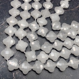 Каменные бусины, Жадеит белый, клевер, в огранке, 13х6 мм, длина нити 19 см, 15 бусин