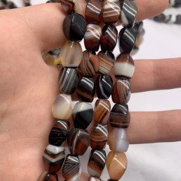 Каменные бусины, Сардоникс, темно-коричневый, крученый бочонок, 11,5 х 7,5, длина нити 38 см, 33 шт. на нити