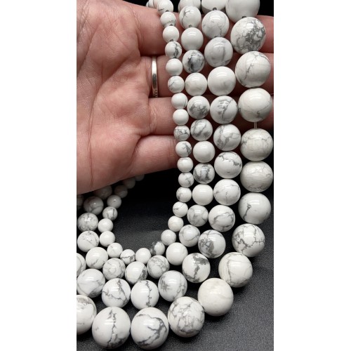 Каменные бусины, Говлит натуральный (т.н. Кахолонг), шарик гладкий, 8 мм, длина нити 38 см