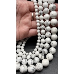Каменные бусины, Говлит натуральный (т.н. Кахолонг), шарик гладкий, 10 мм, длина нити 37-38 см