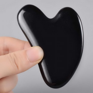 Скребок для Гуаша из черного обсидиана в форме сердца,	80 x 60 x 5 мм
